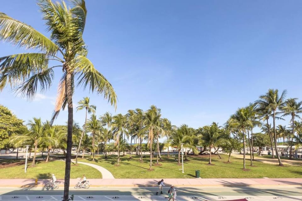 Ocean Drive apartment w Balcony Walk to the Beach Apartment in Flamingo Lummus