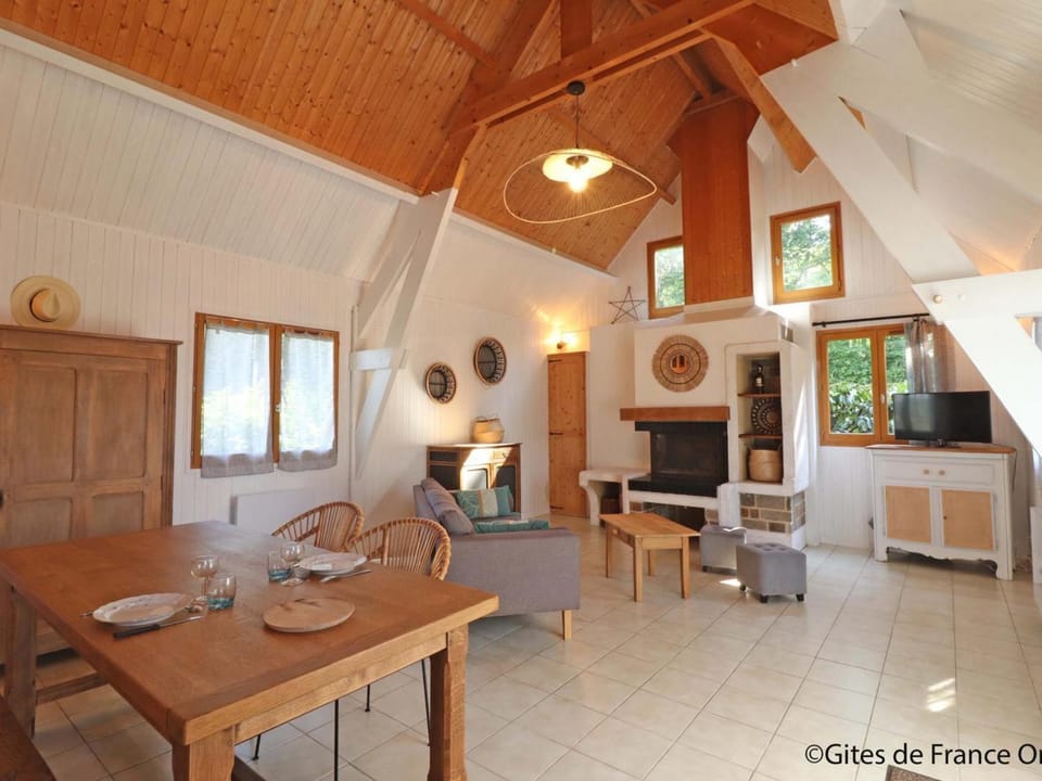 Chalet en bois cosy en forêt, idéal pour couple - FR-1-497-213 House in Normandy