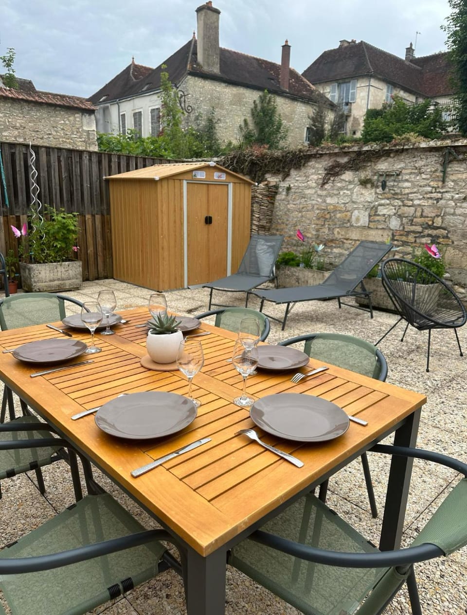 Patio, Dining area