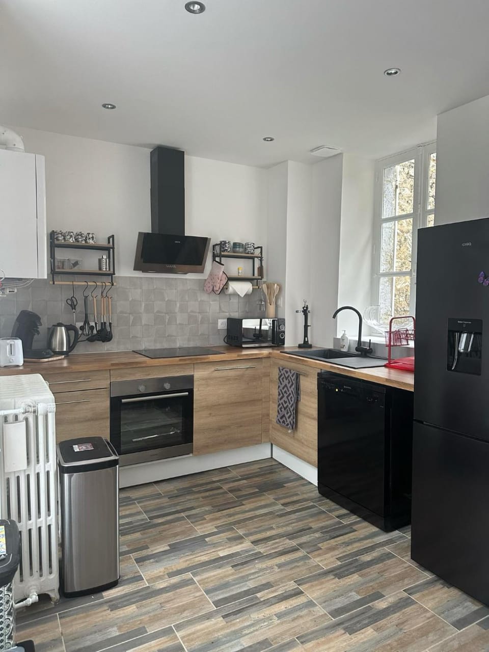 Coffee/tea facilities, Kitchen or kitchenette, dishwasher, oven, stove, toaster