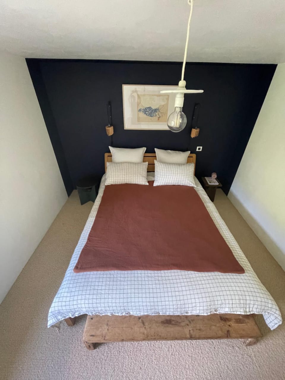 Photo of the whole room, Bedroom