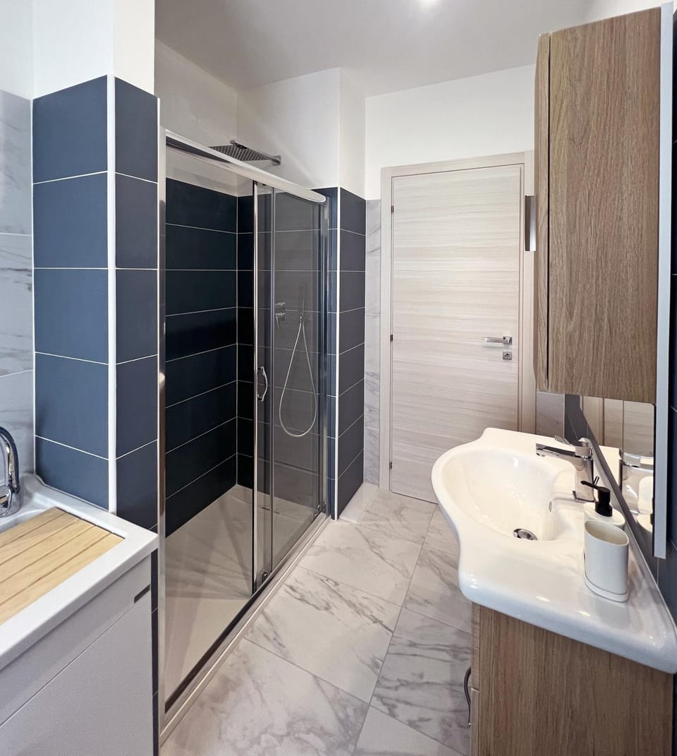 Shower, Bathroom, laundry, washing machine