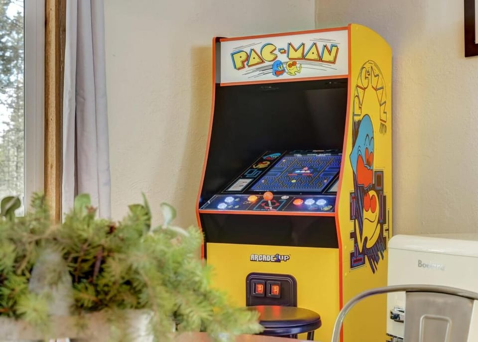 Pinetop Cabin Hot Tub BBQ Arcade Scenic Escape Cabin in Colorado