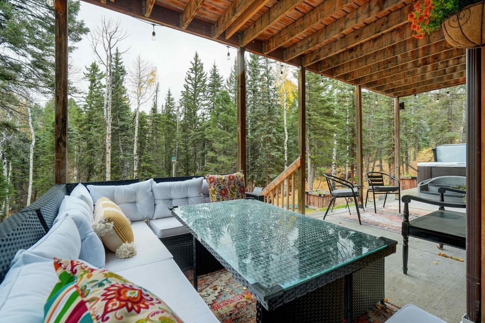 Pinetop Cabin Hot Tub BBQ Arcade Scenic Escape Cabin in Colorado