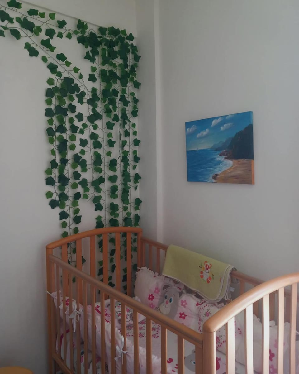 Bedroom, cot