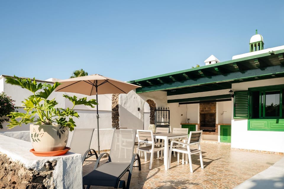 BBQ facilities, Balcony/Terrace, Dining area, sunbed