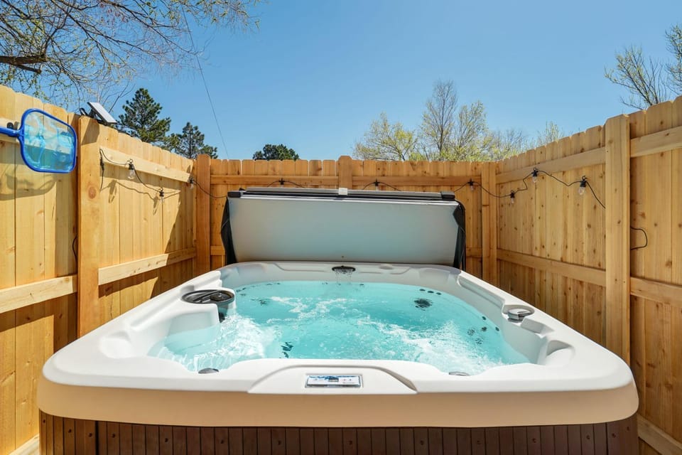 Rockies Royale Modern & Bright Outdoors Fun House in Colorado Springs