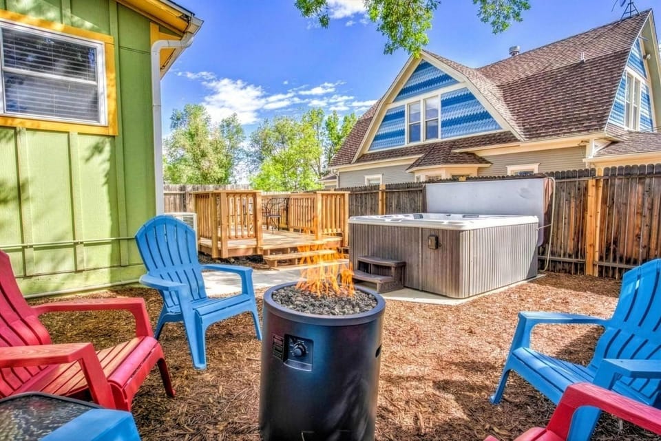 The Vibrant Victorian Hot Tub & Fire Pit in OCC House in Colorado Springs