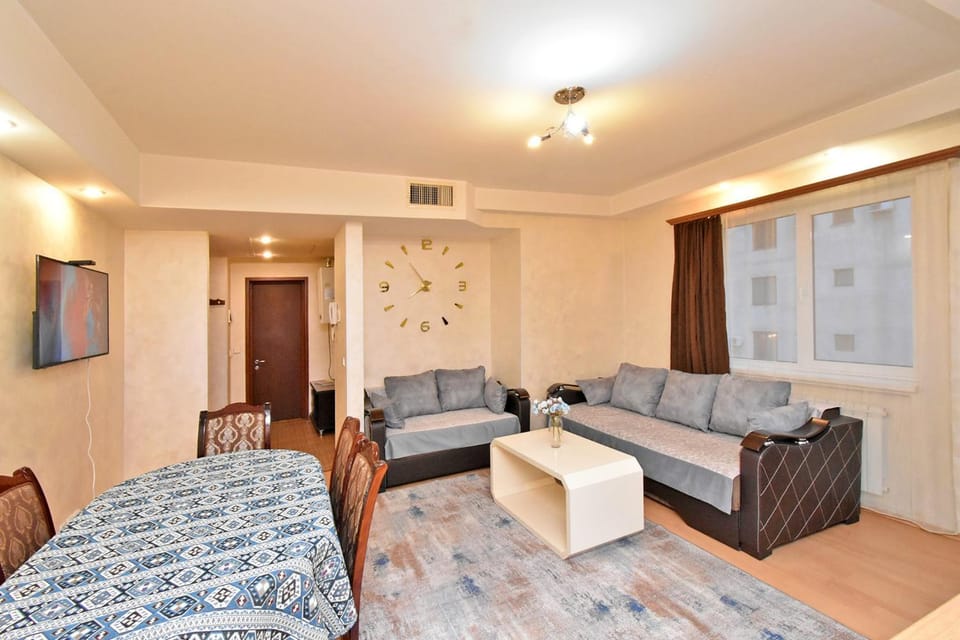 TV and multimedia, Living room, Time of day, air conditioner, air conditioner