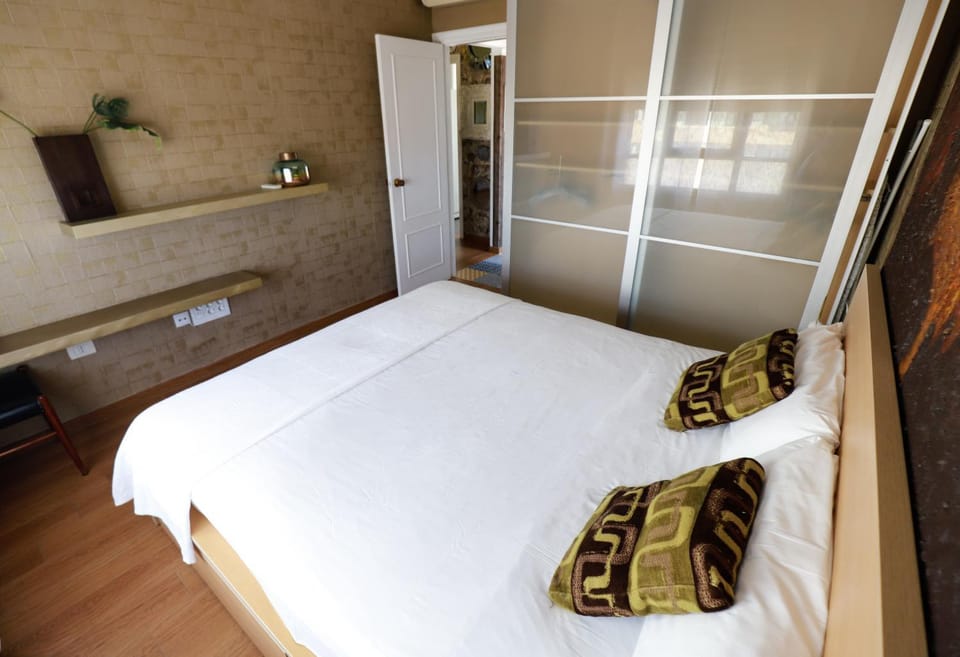Bed, Bedroom, Sea view, towels, wardrobe