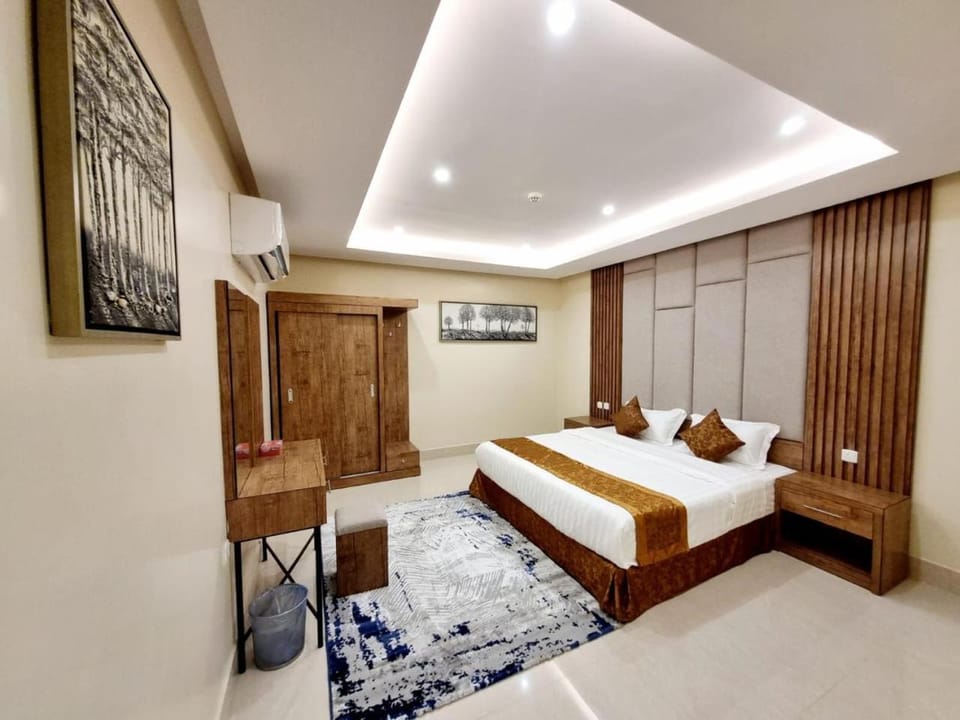 Bed, Living room, Photo of the whole room, Bedroom, wardrobe