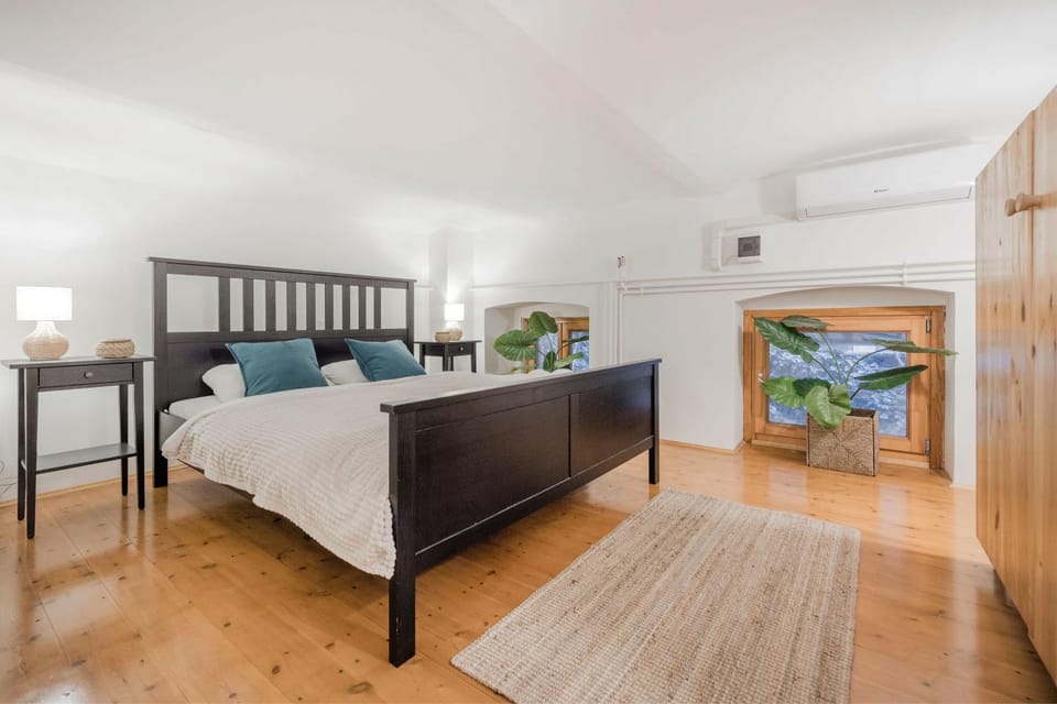 Wellness Wonderland Garden, Sauna, Jacuzzi in CBD Apartment in Budapest