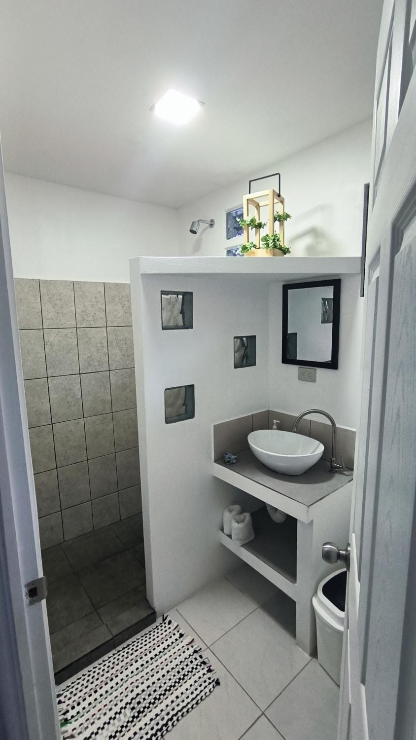 Shower, Toilet, Bathroom, Dining area