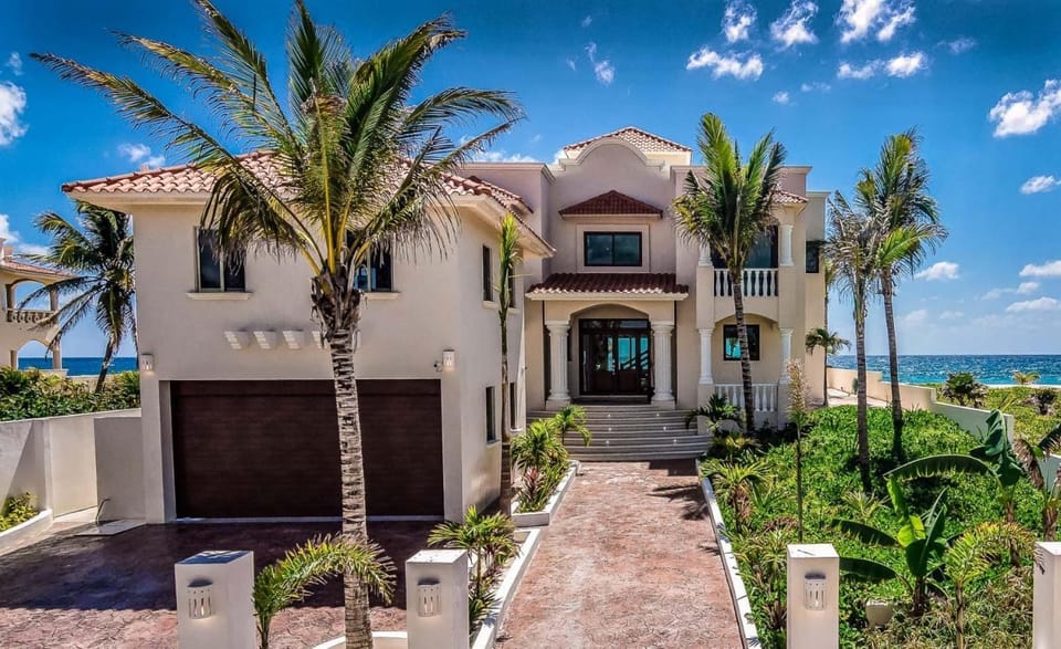 Sofi Beachfront villa in Tankah Bay! Villa in State of Quintana Roo