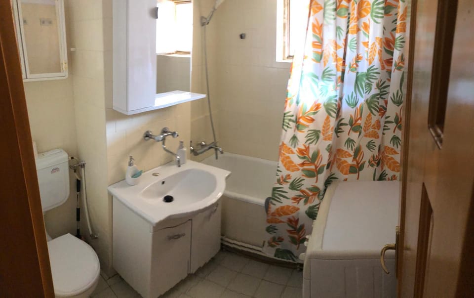 Shower, Toilet, Bathroom, Bath