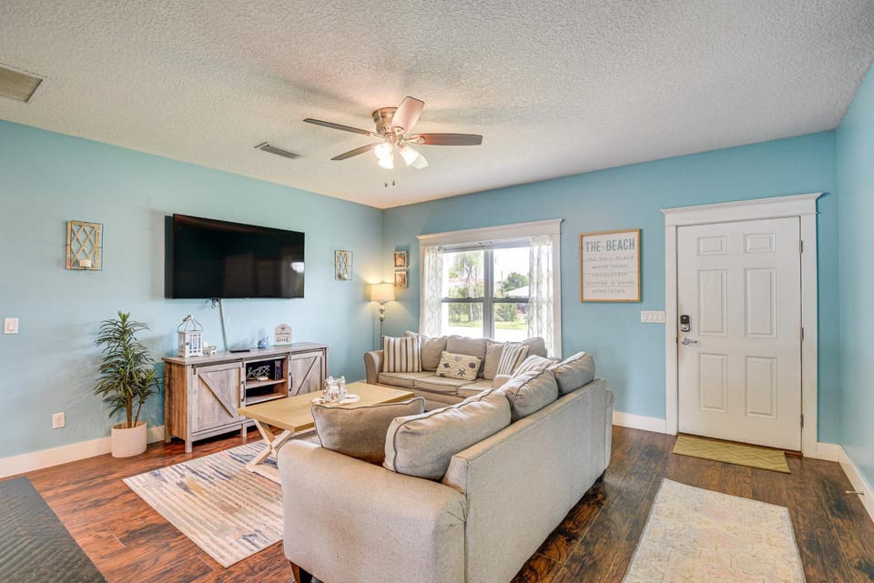 Close to Beaches: Palm Coast Home w/ Deck! House in Palm Coast