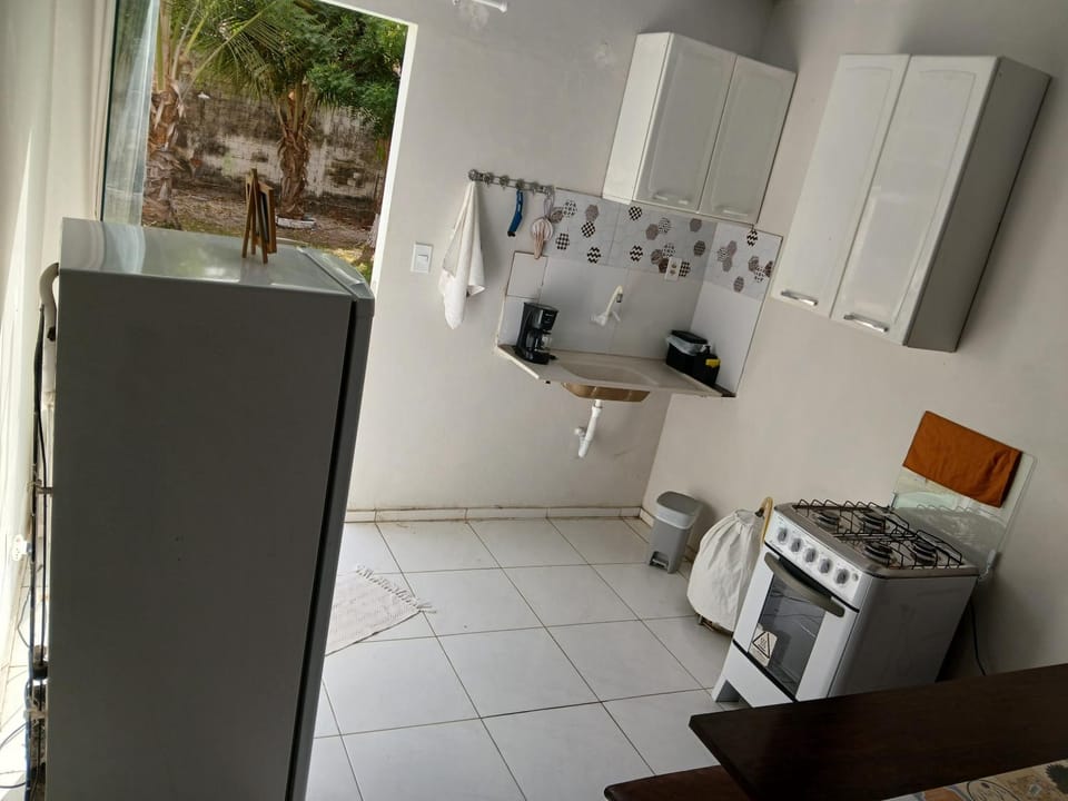 Kitchen or kitchenette, minibar, stove