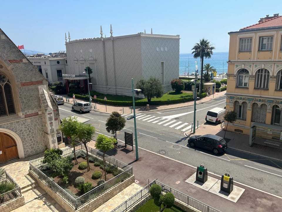 Day, Street view