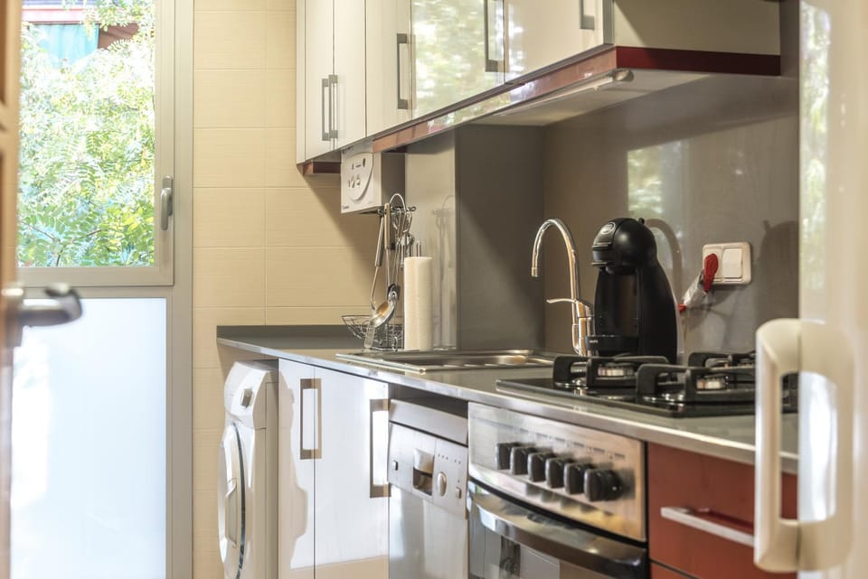 Day, Kitchen or kitchenette