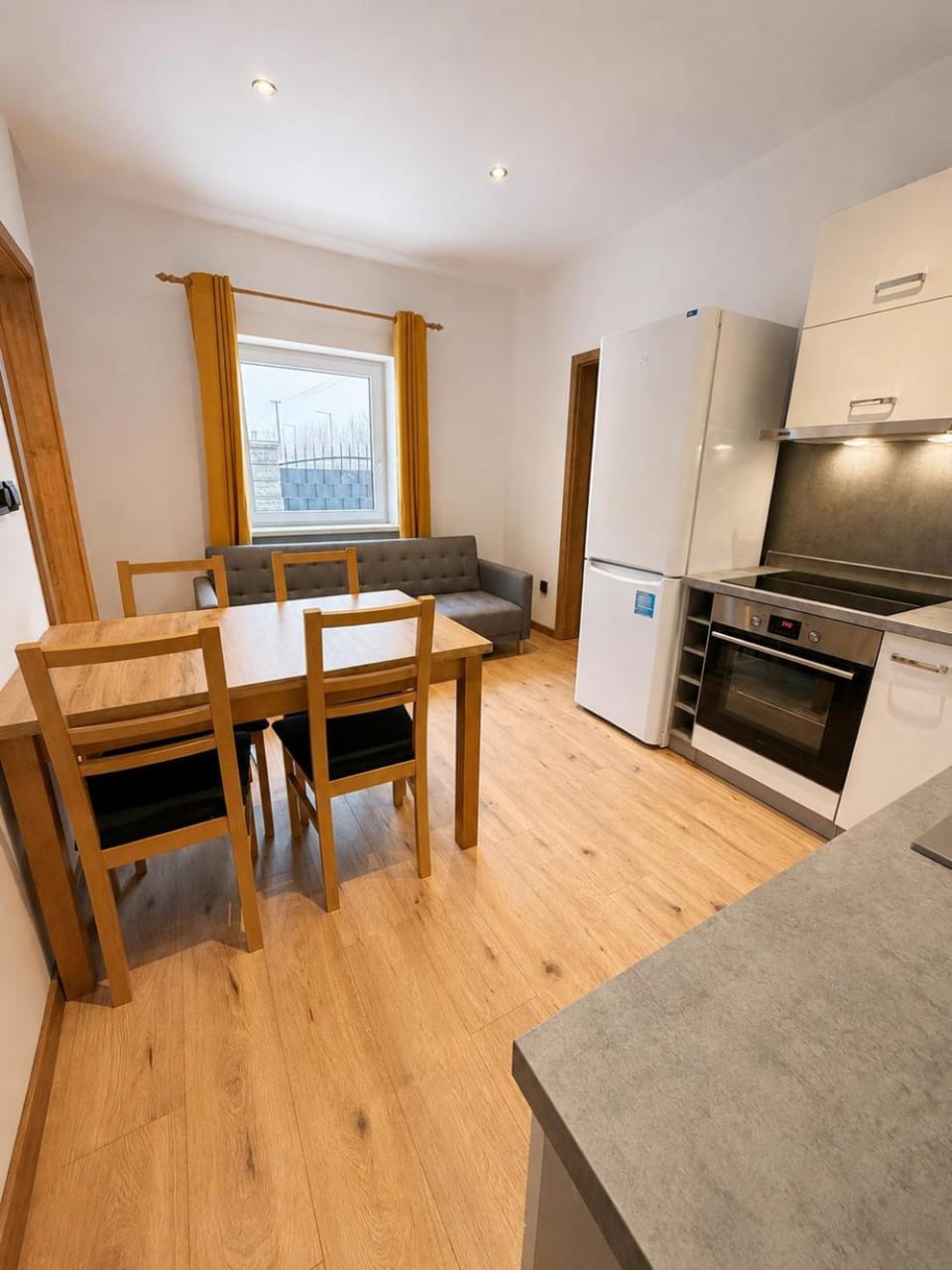 Kitchen or kitchenette, Living room, Seating area, Dining area, oven, stove