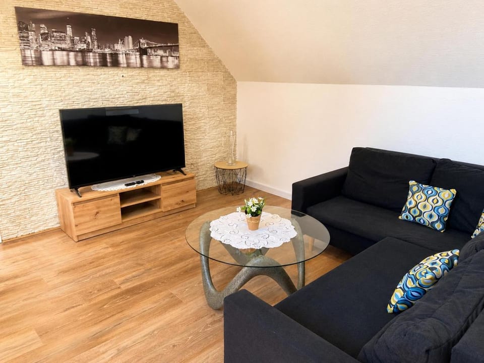 Communal lounge/ TV room, TV and multimedia, Living room, Seating area