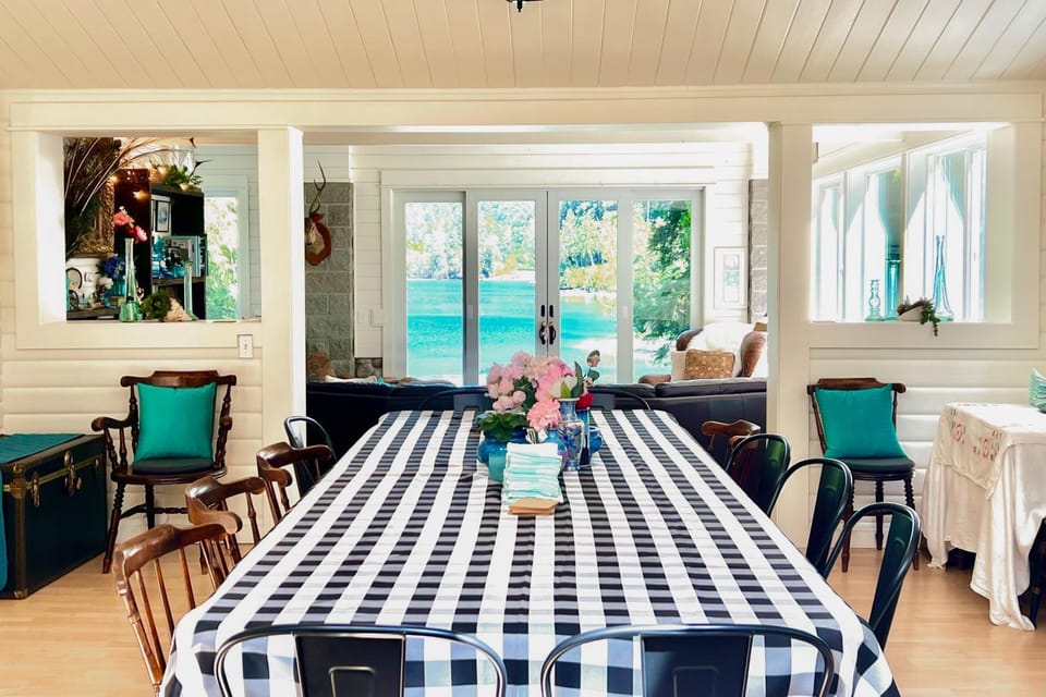 Bayfront PNW Lodge: Dock, Pickleball & Guest House House in Bainbridge Island