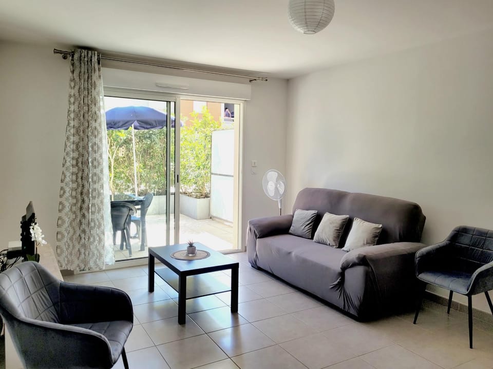Canet-en-Roussillon: T3 moderne, RDC, 4 pers, piscine, garage, proche mer - FR-1-794-156 Apartment in Canet-en-Roussillon