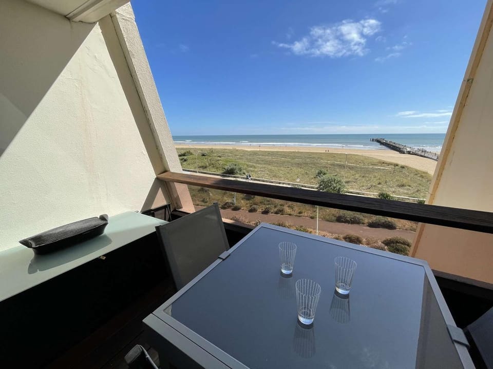 Confort moderne : Beau T2 avec balcon, accès direct plage, WiFi - St Jean de Monts - FR-1-224C-322 Apartment in Saint-Jean-de-Monts
