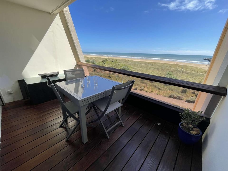 Confort moderne : Beau T2 avec balcon, accès direct plage, WiFi - St Jean de Monts - FR-1-224C-322 Apartment in Saint-Jean-de-Monts