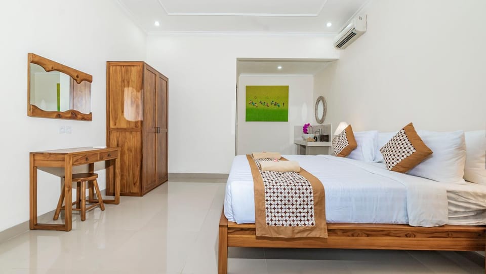 Bed, Bedroom, wardrobe, air conditioner