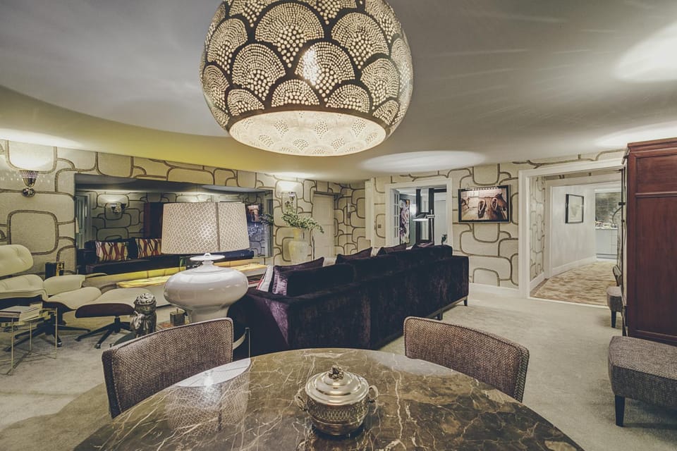 TV and multimedia, Living room, Seating area, Dining area