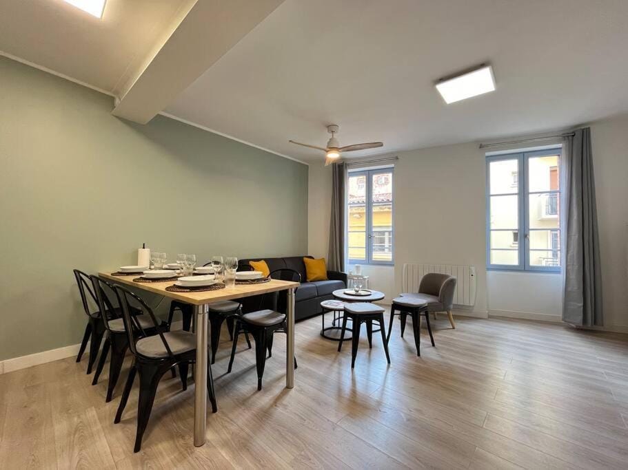 Living room, Dining area