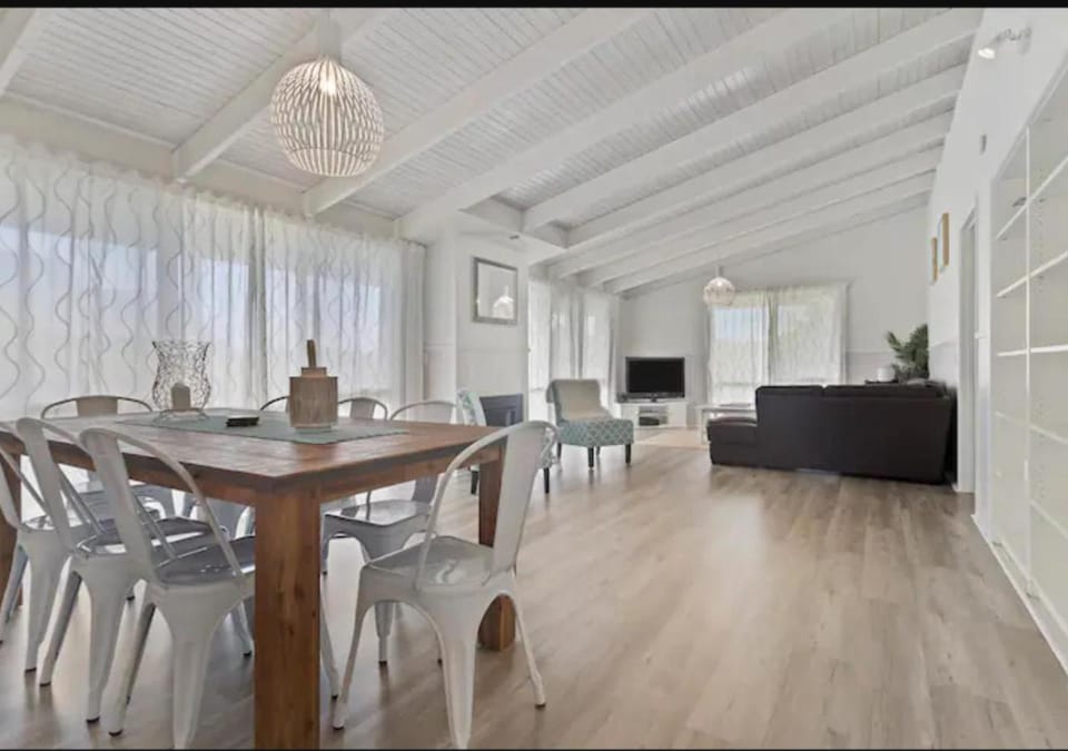 Living room, Photo of the whole room, Dining area