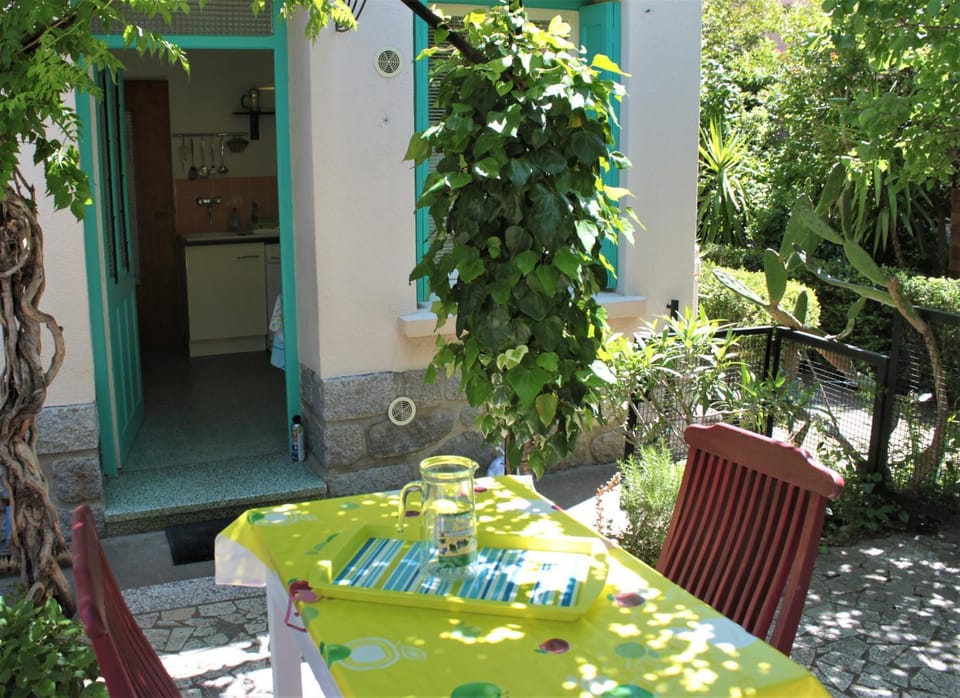 Patio, Dining area