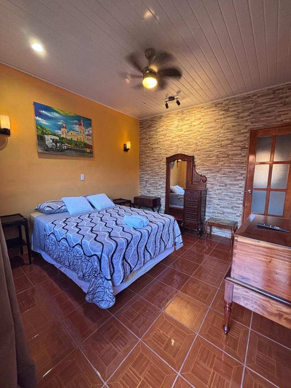 Granados Guest House Bed and Breakfast in Granada