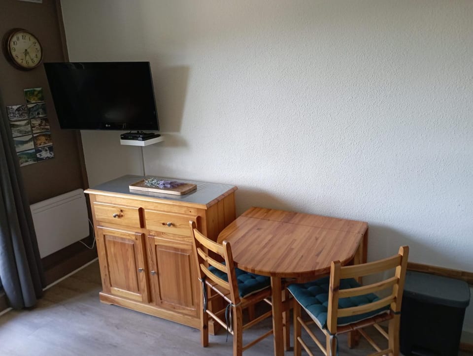 TV and multimedia, Dining area