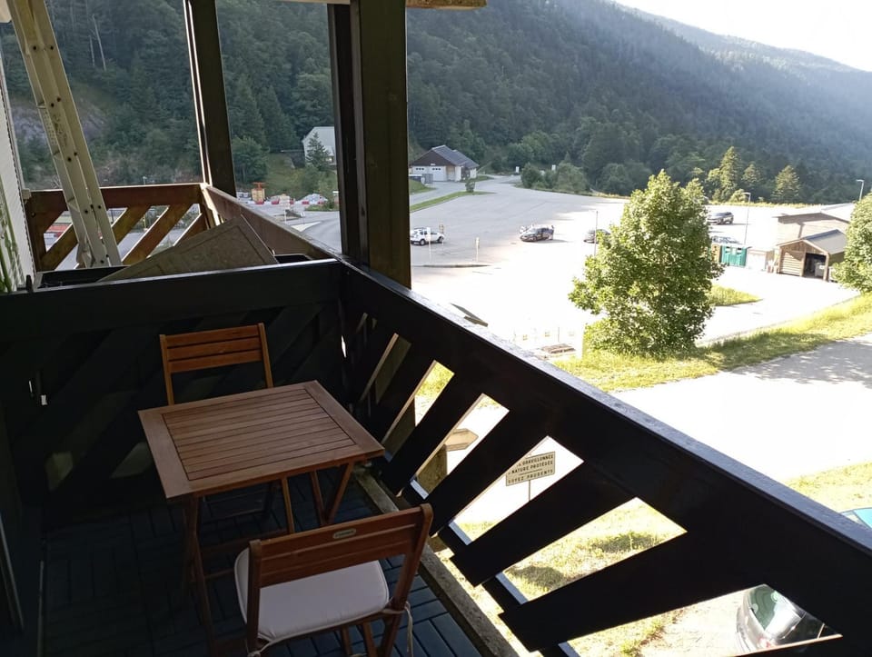 Balcony/Terrace, Balcony/Terrace, Dining area, Mountain view, Parking