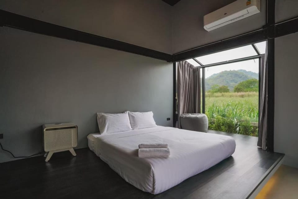 Bed, Photo of the whole room, Bedroom, Mountain view, air conditioner