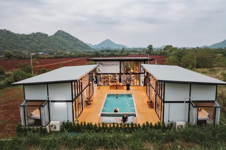 Property building, Natural landscape, Mountain view, Pool view, Swimming pool, Swimming pool, sunbed