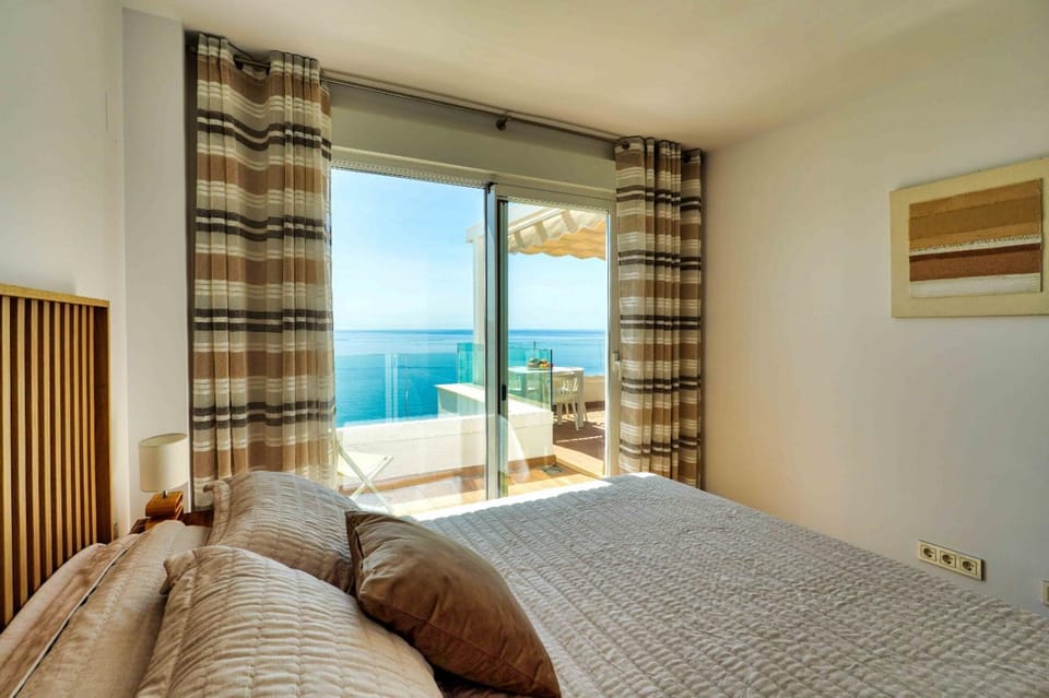 Bed, Sea view