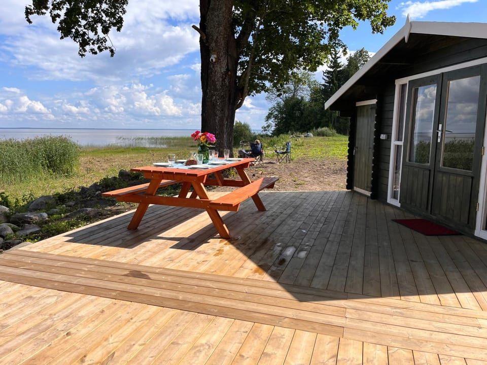 Suure-Kuuse kämpingud otse järve kaldal Campground/ 
RV Resort in Estonia