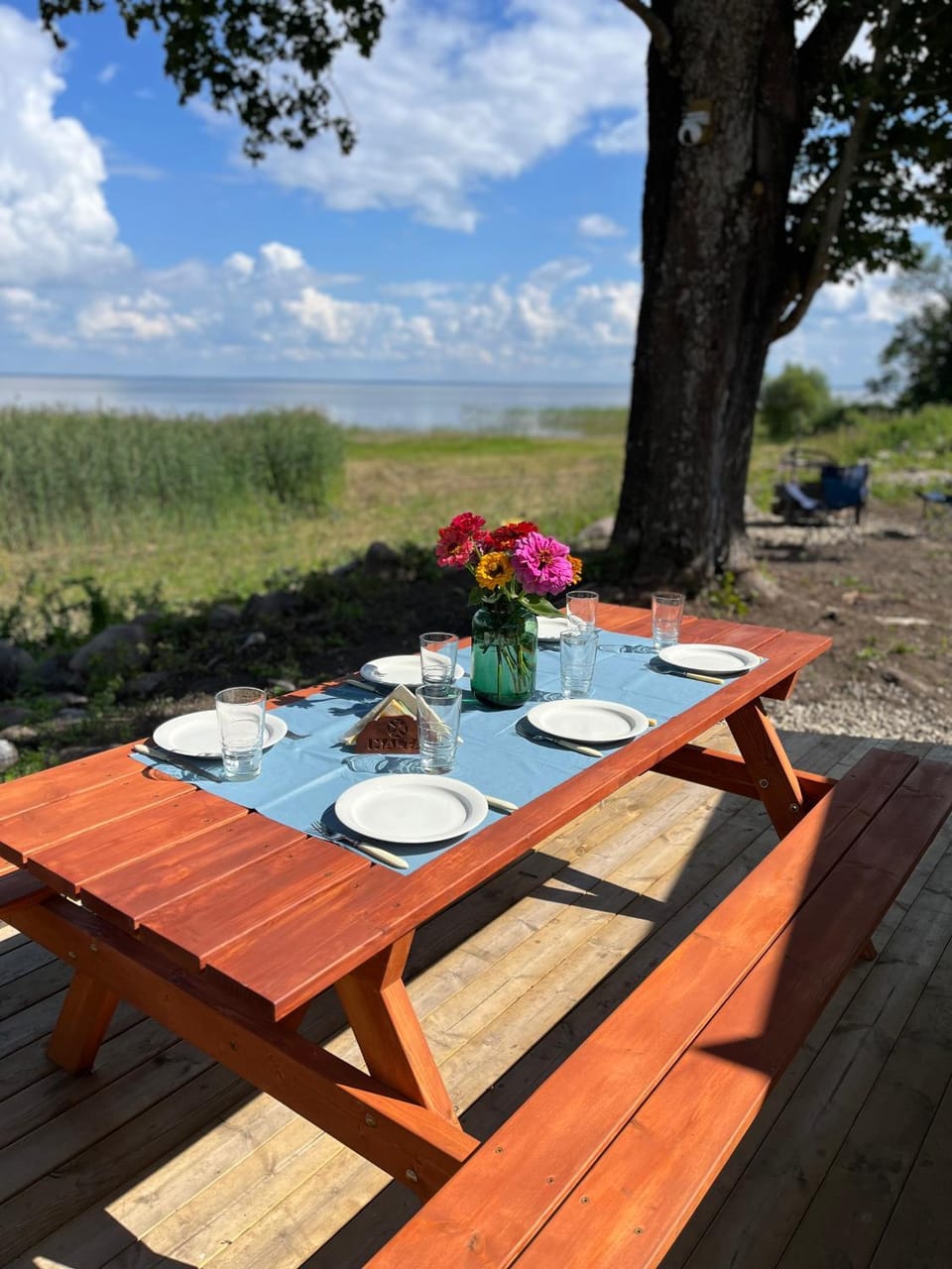 Suure-Kuuse kämpingud otse järve kaldal Campground/ 
RV Resort in Estonia