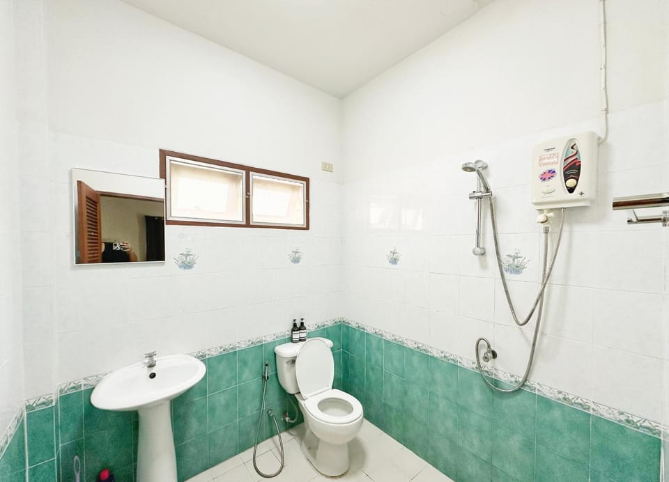 RJJhouse Kohphangan Bed and Breakfast in Ban Tai