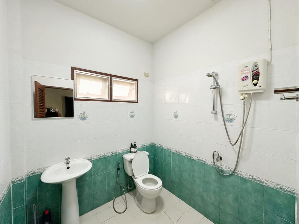 RJJhouse Kohphangan Bed and Breakfast in Ban Tai