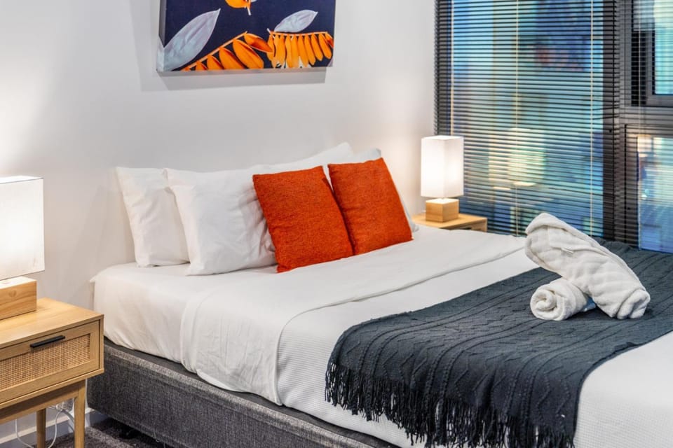 Bed, Bedroom, towels