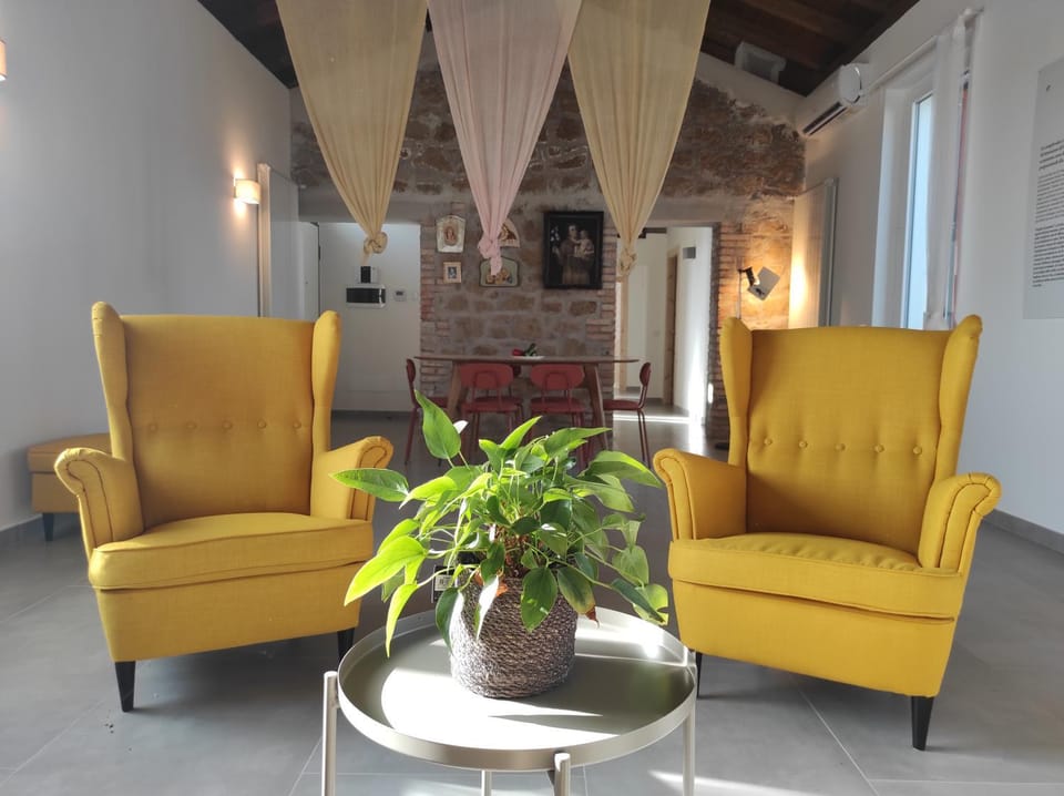 Living room, Dining area, air conditioner