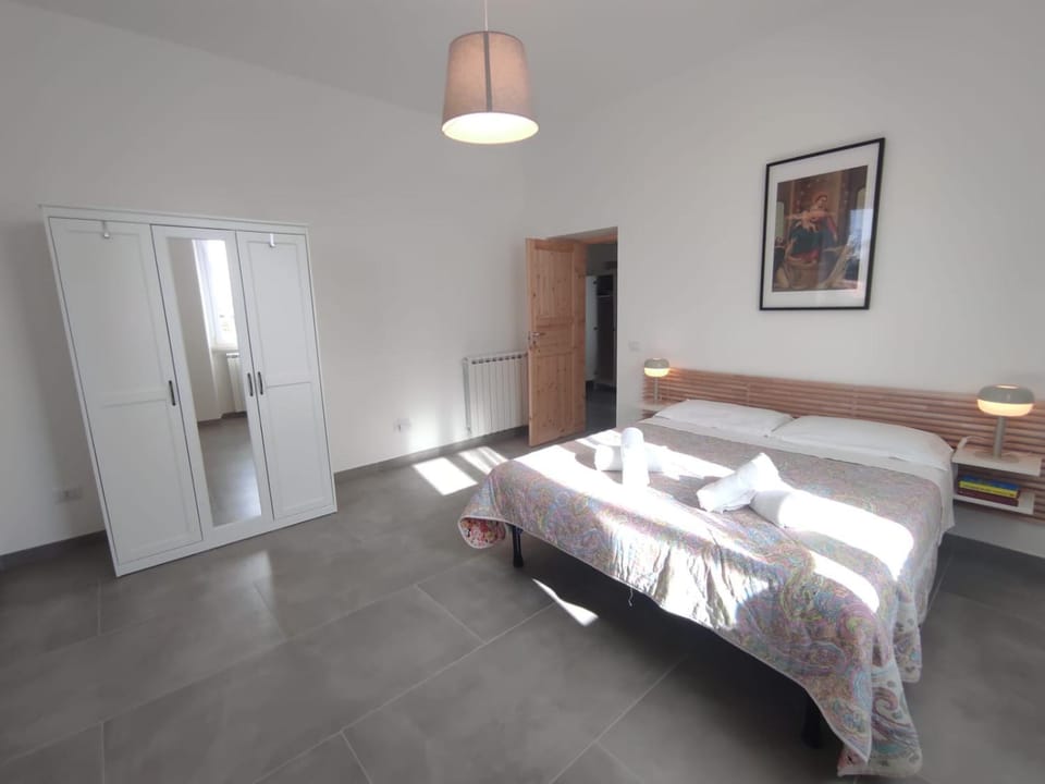 Bed, Bedroom, towels, wardrobe