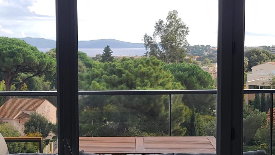Appartement climatisé T3 vue mer de 63 M2 - 2 chambres et belle terrasse de 23 M2 Apartment in Cavalaire-sur-Mer