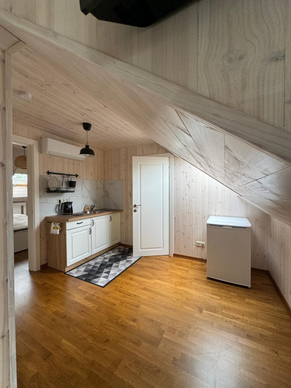 Kitchen or kitchenette, Photo of the whole room, minibar, stove
