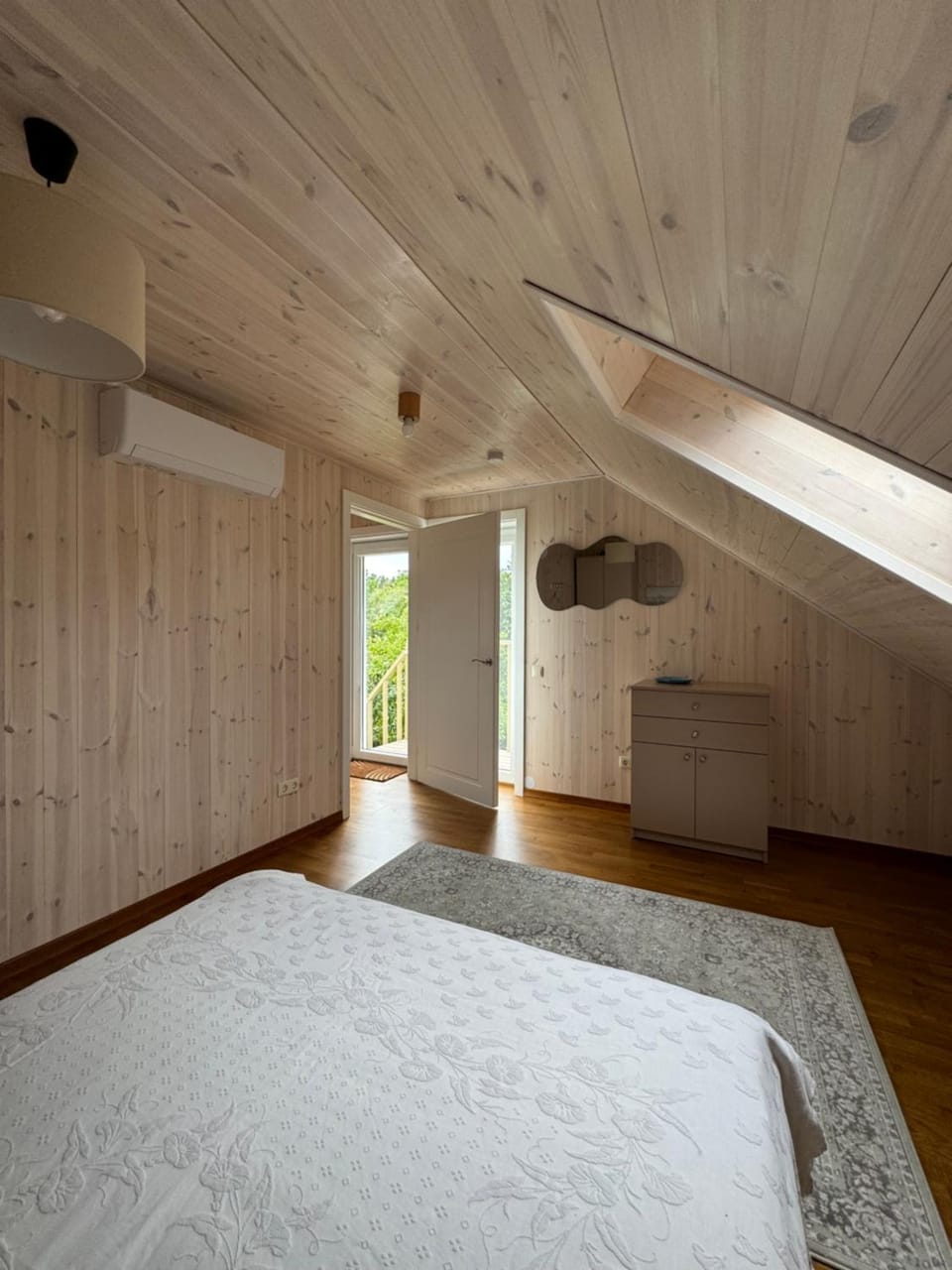 Bed, Photo of the whole room, Bedroom, wardrobe, air conditioner